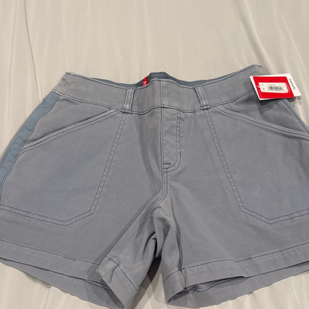 NwT, SPANX Light Gray Pull-On Utility Shorts